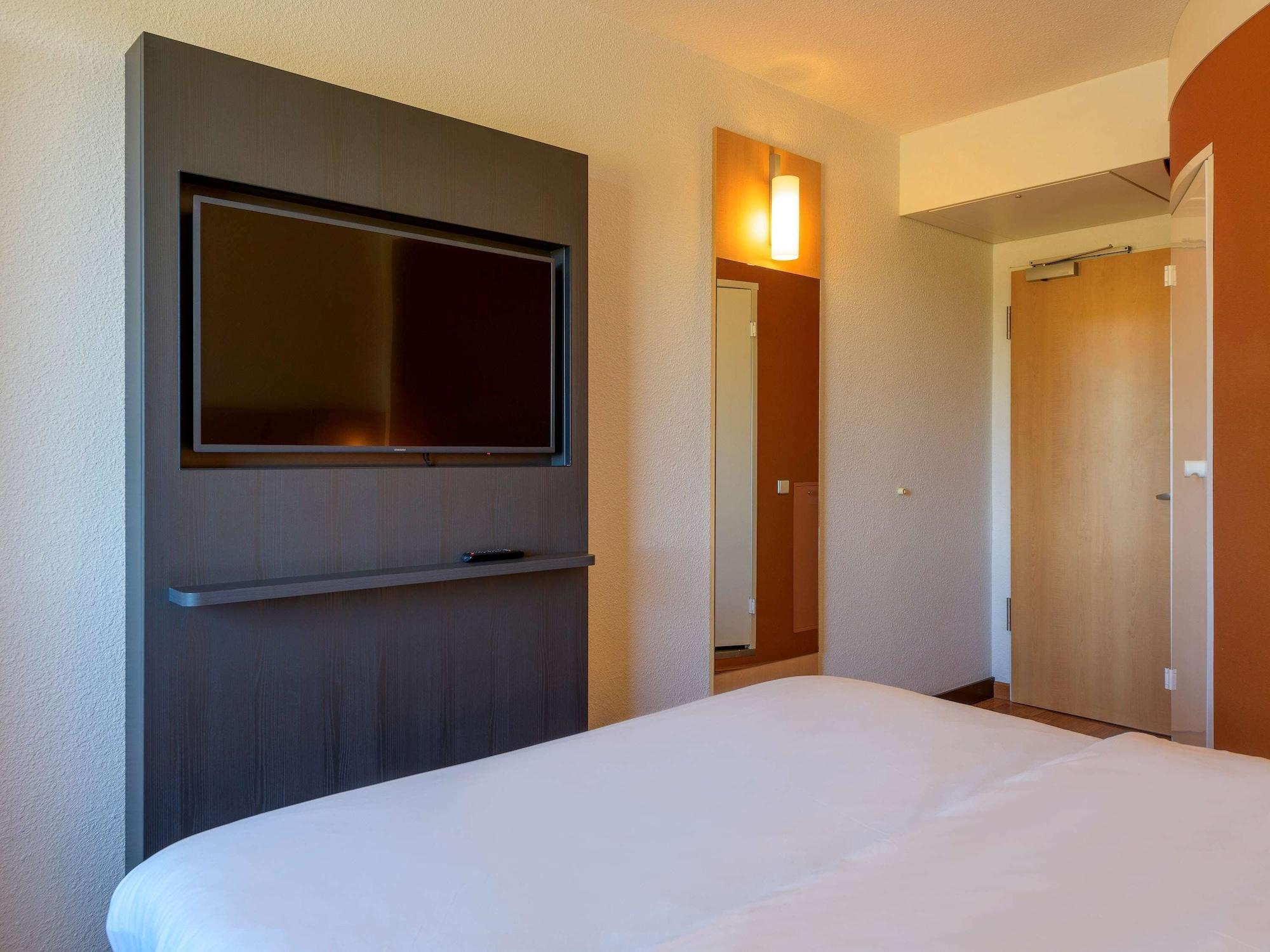 Ibis Hotel Friedrichshafen Airport Messe Exterior photo